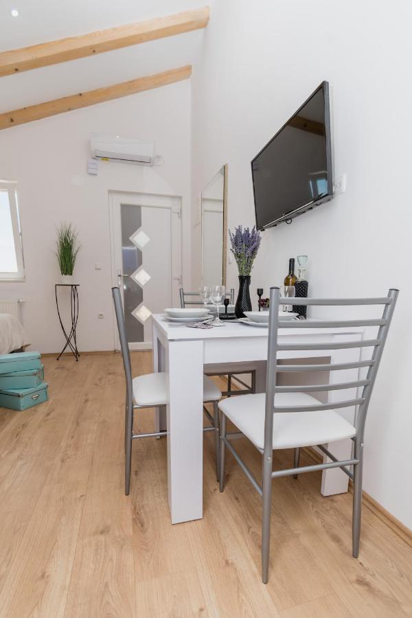 Studio Apartment Harmony Np Krka Lozovac Exterior photo