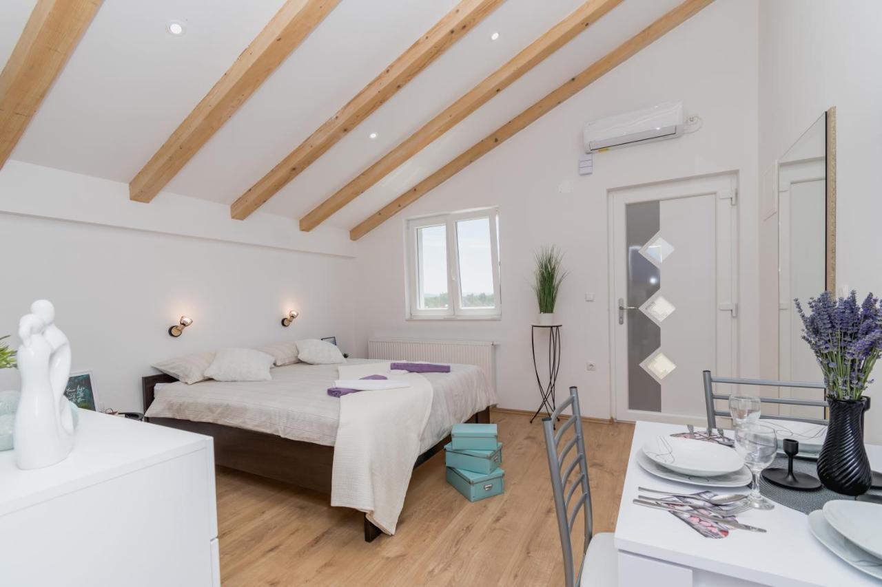Studio Apartment Harmony Np Krka Lozovac Exterior photo